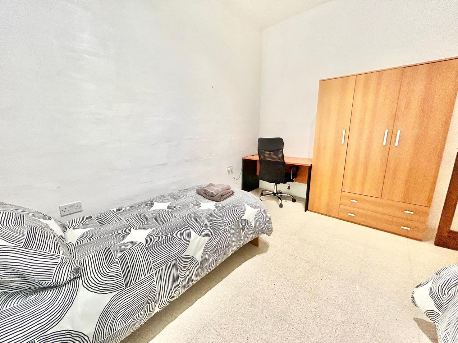 St Julians - Balluta Bay Large 3 Bedroom Apartment Слима Екстериор снимка