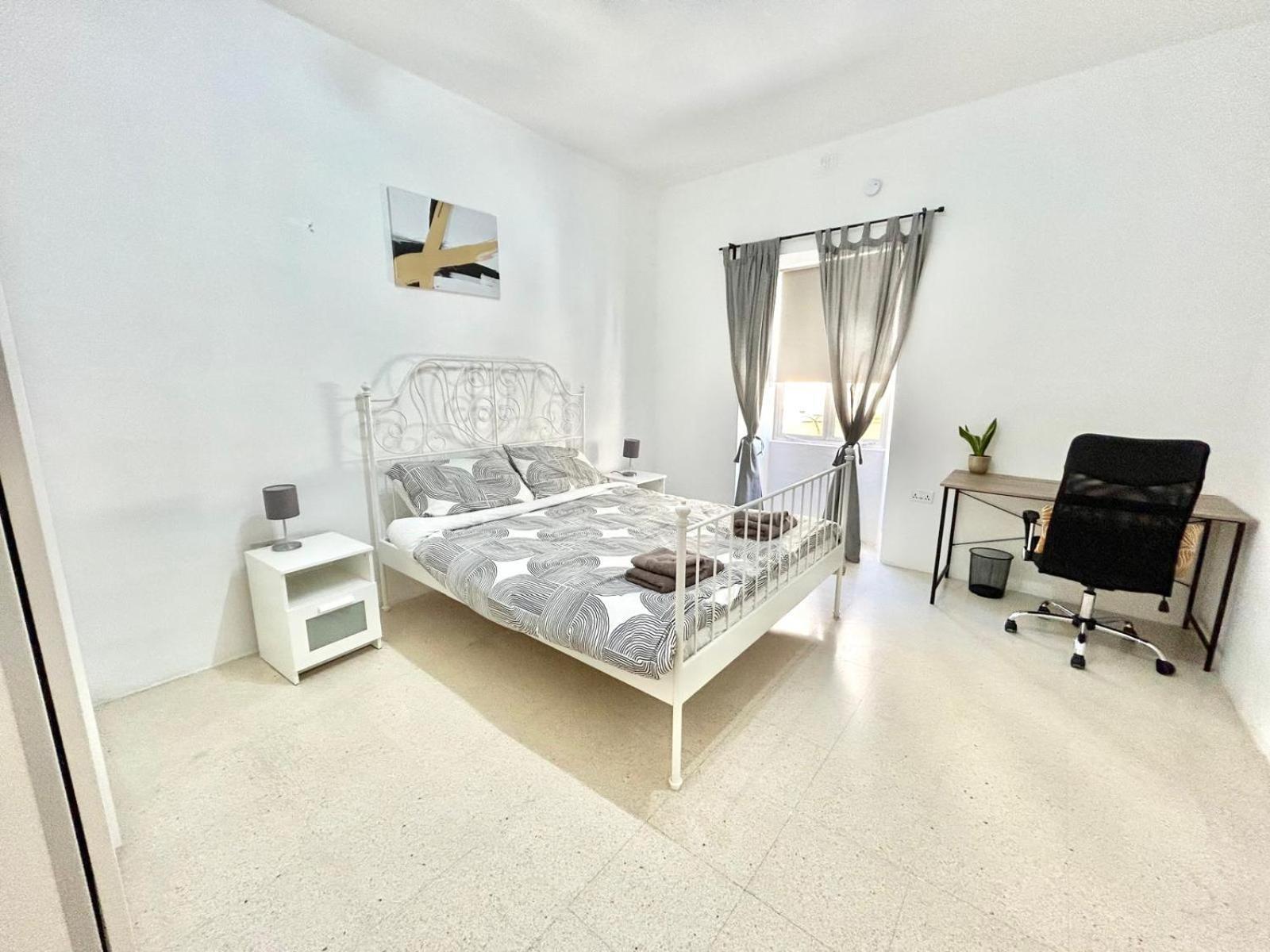 St Julians - Balluta Bay Large 3 Bedroom Apartment Слима Екстериор снимка